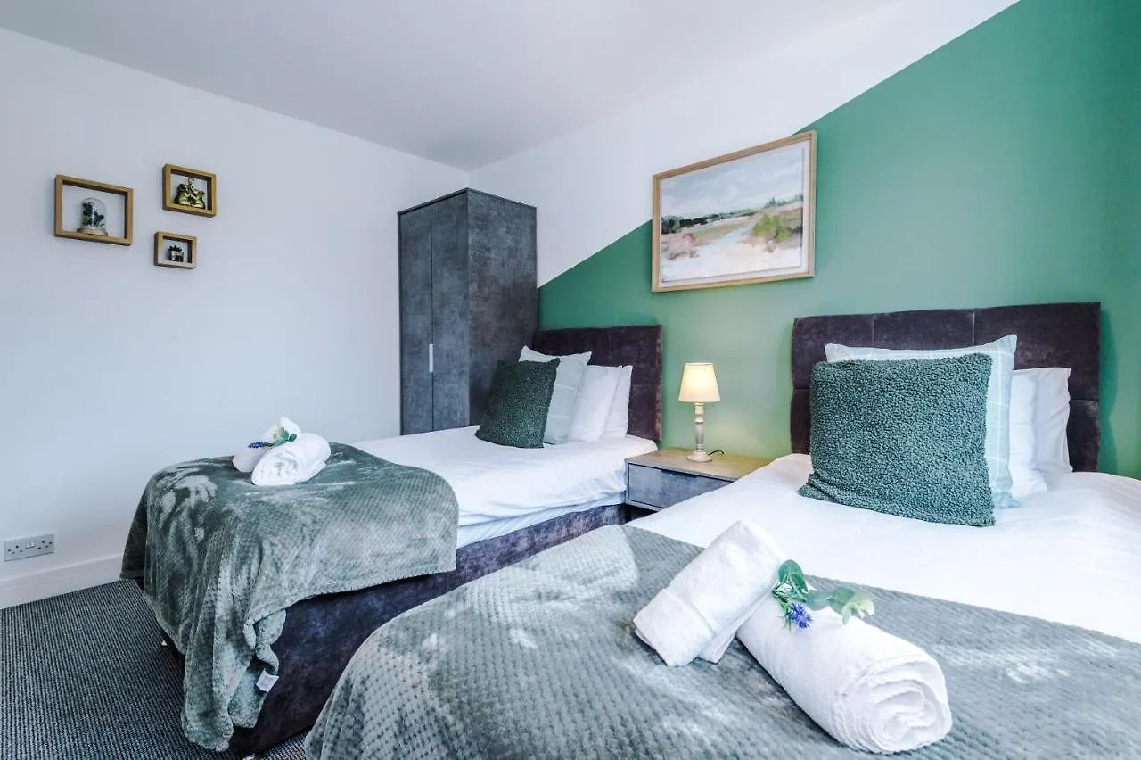Chester Family Haven: 3-Bed House with Free Parking 0*,  United Kingdom