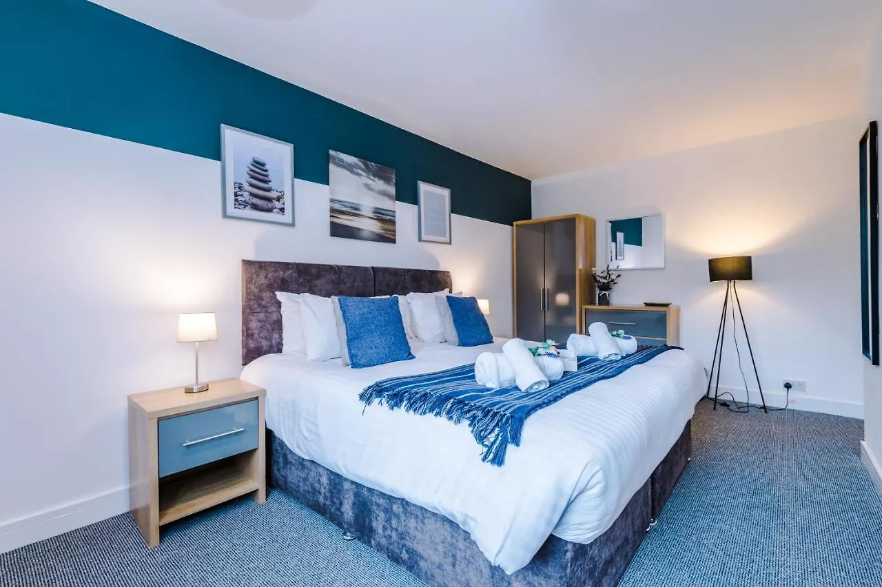Chester Family Haven: 3-Bed House with Free Parking Holiday home